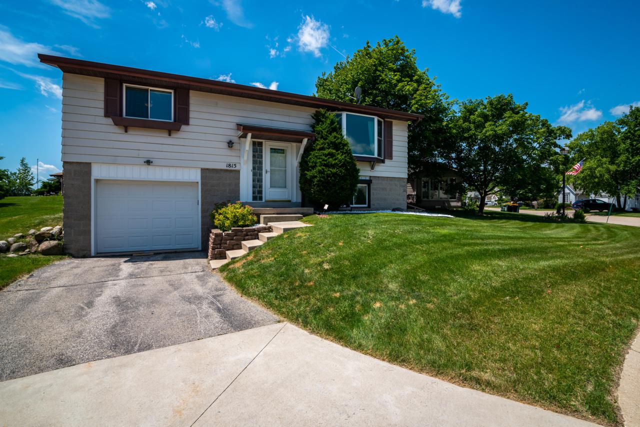1815 Hilltop Dr - Photo 1