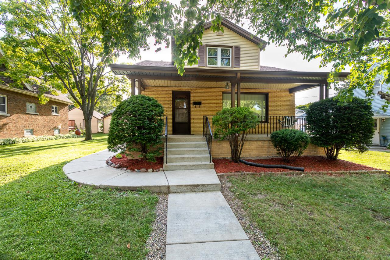 3037 37th St - Photo 1