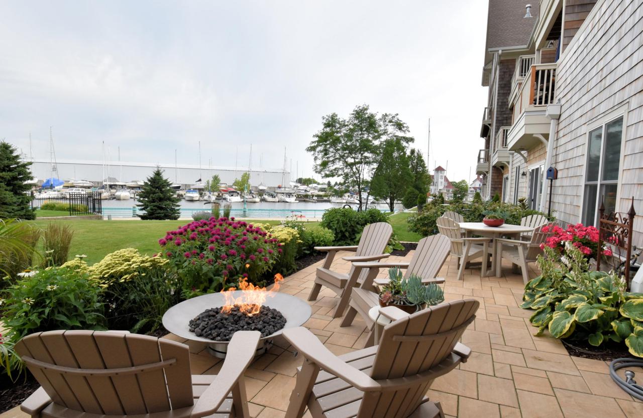 4 Gaslight Dr - Photo 1