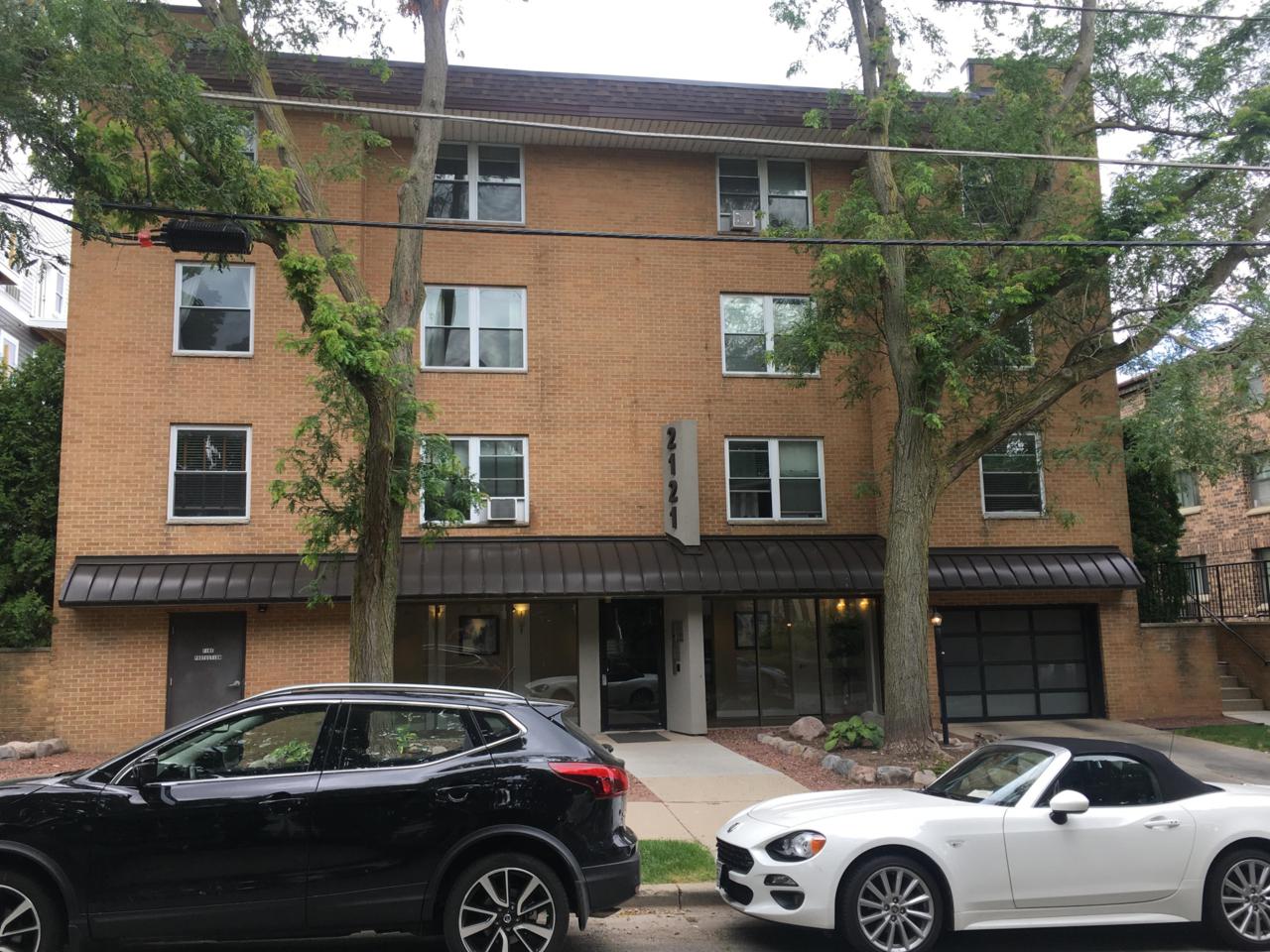 2121 Cambridge Ave - Photo 1