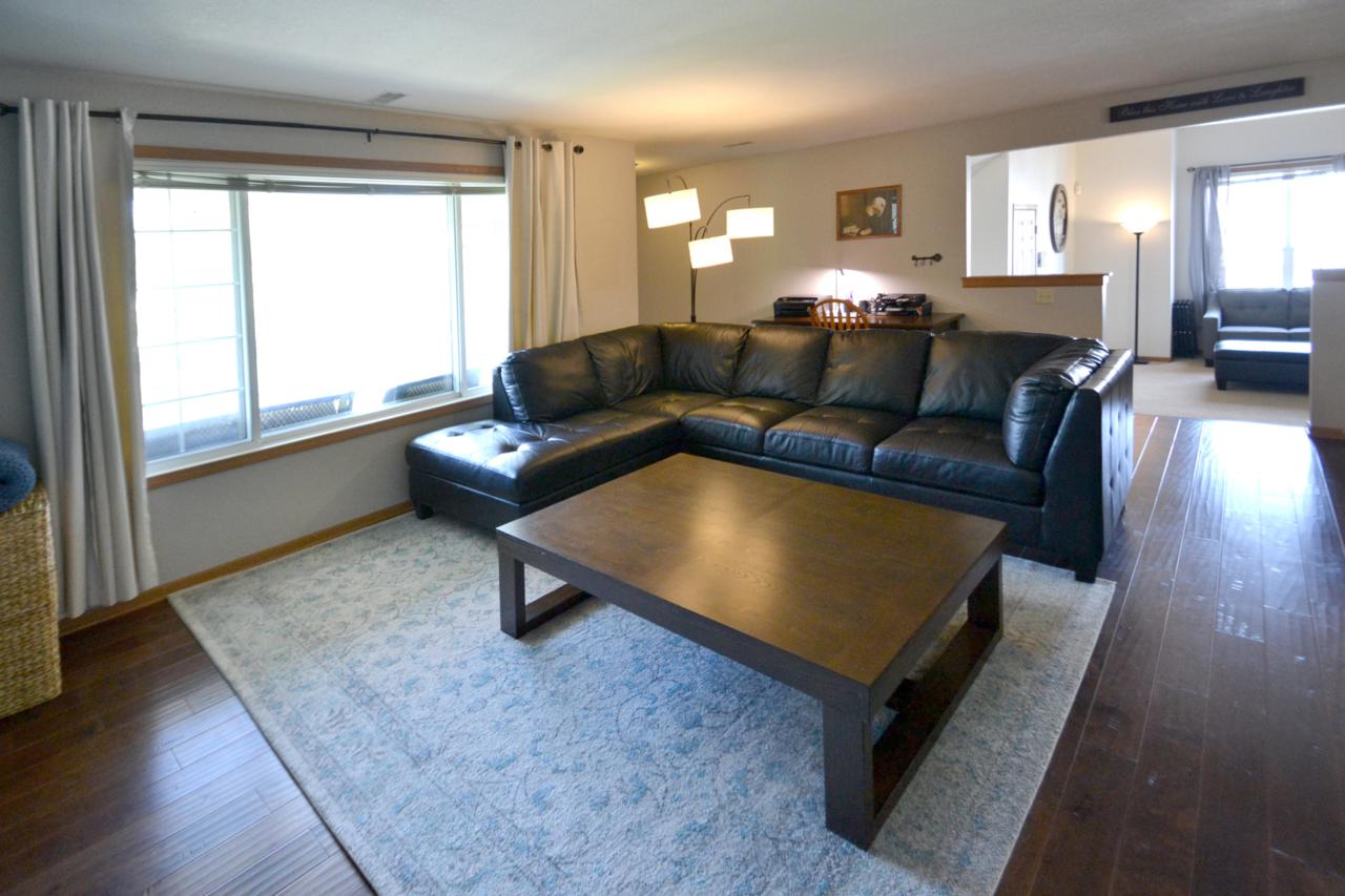 6987 Rolling Meadows Ct - Photo 1