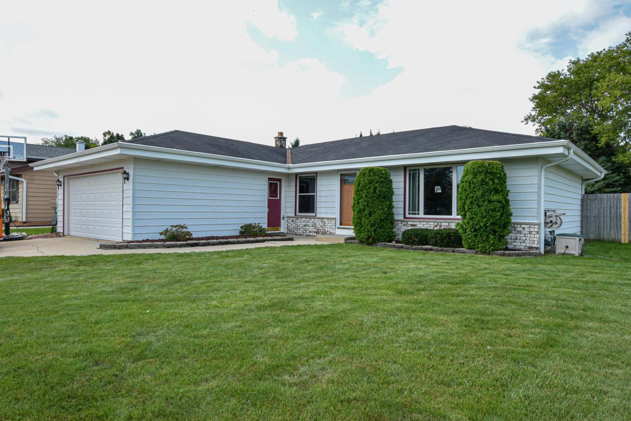 8465 Woodvale Dr - Photo 1