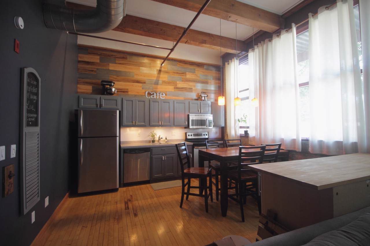 215 Maple St - Photo 1