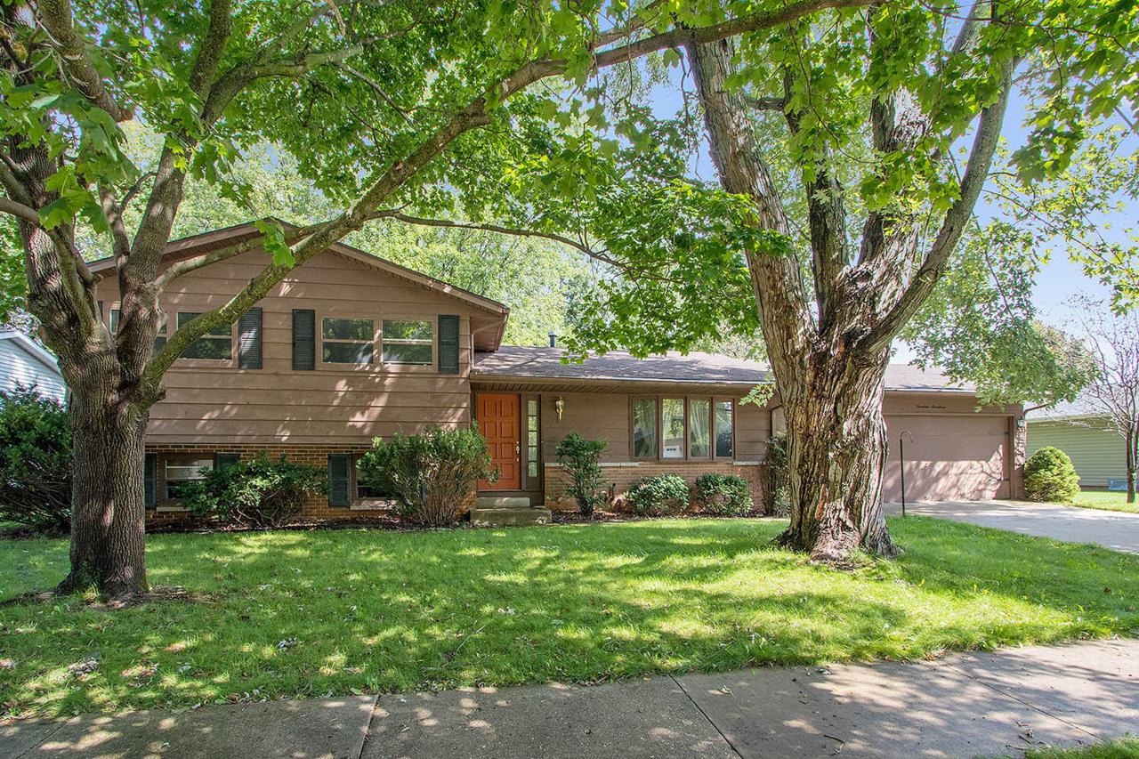 1417 Hazelwood Dr - Photo 1