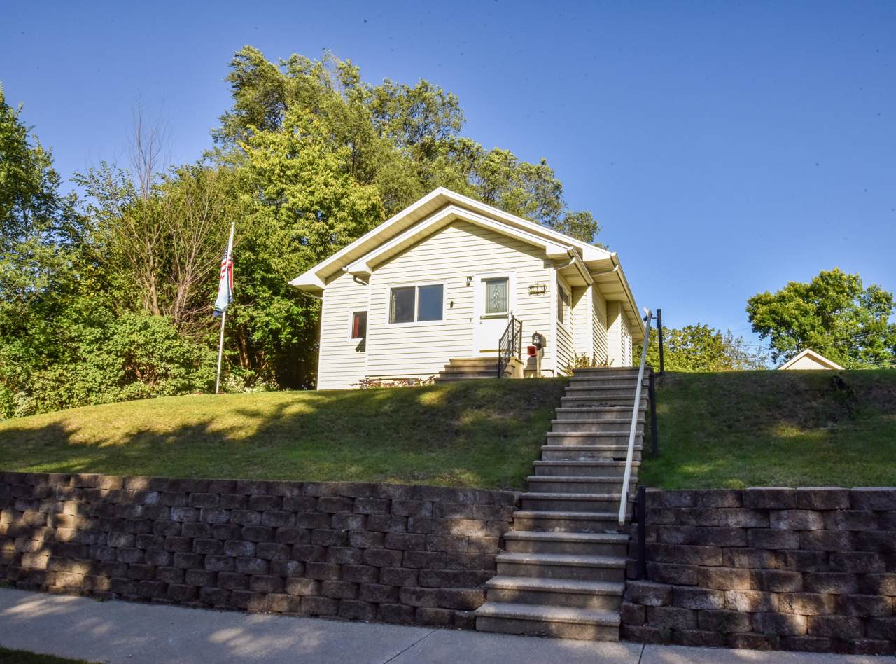119 23rd St S - Photo 1