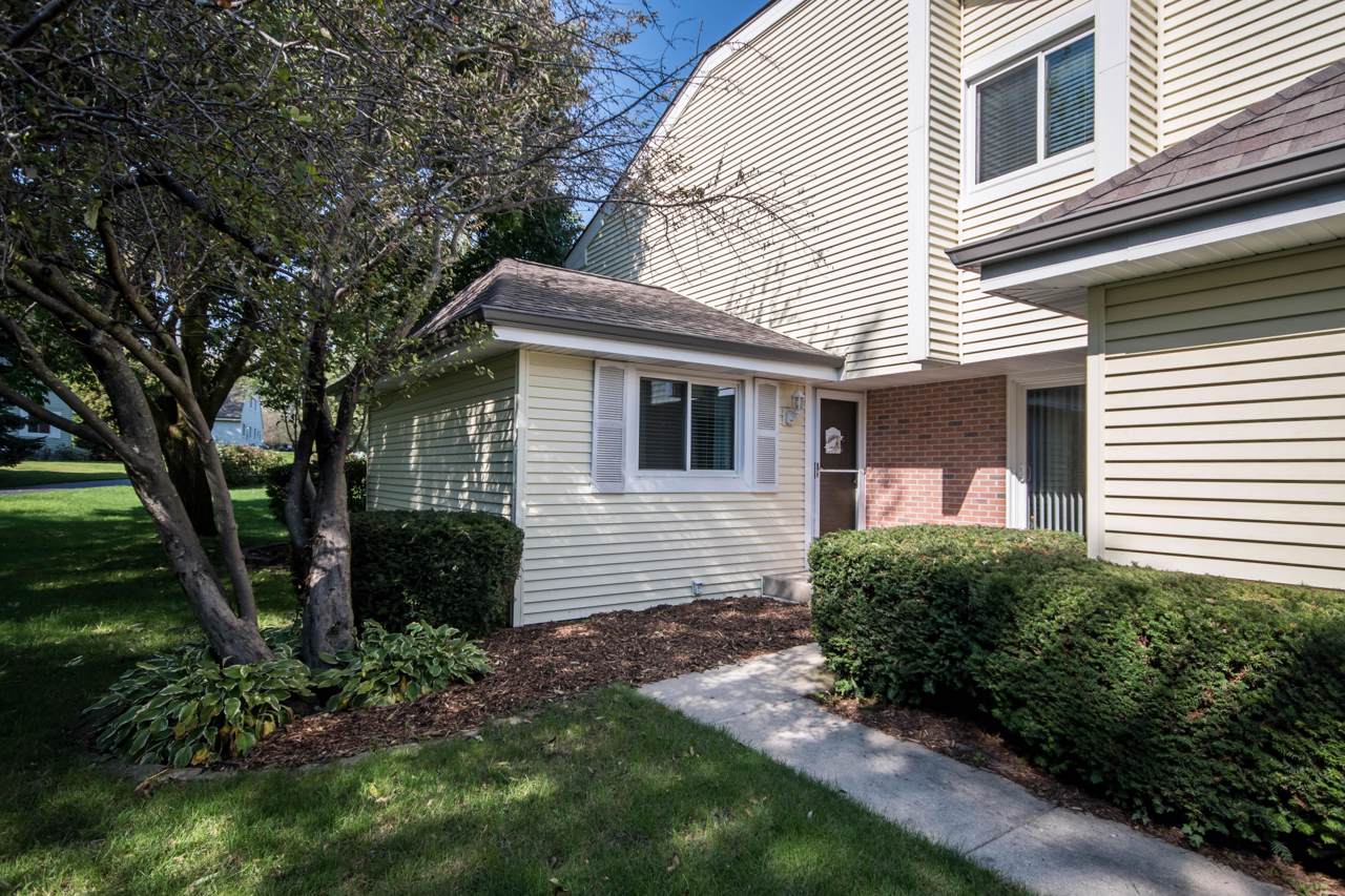 2235 Excalibur Ct - Photo 1