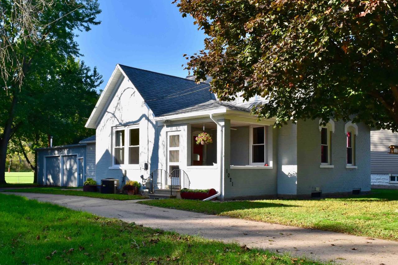 1021 Gilmore Ave - Photo 1