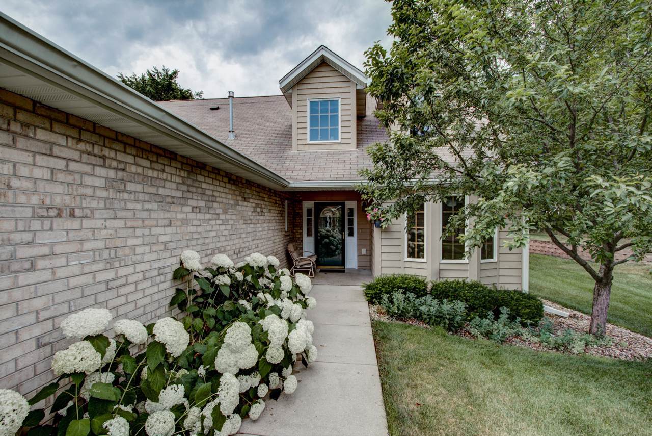 872 Cypress Pt - Photo 1