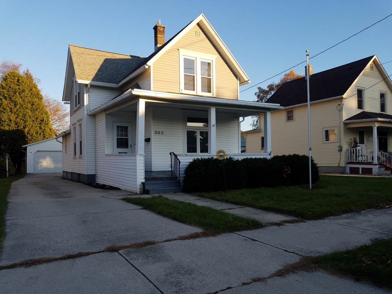 935 10th St - Photo 1