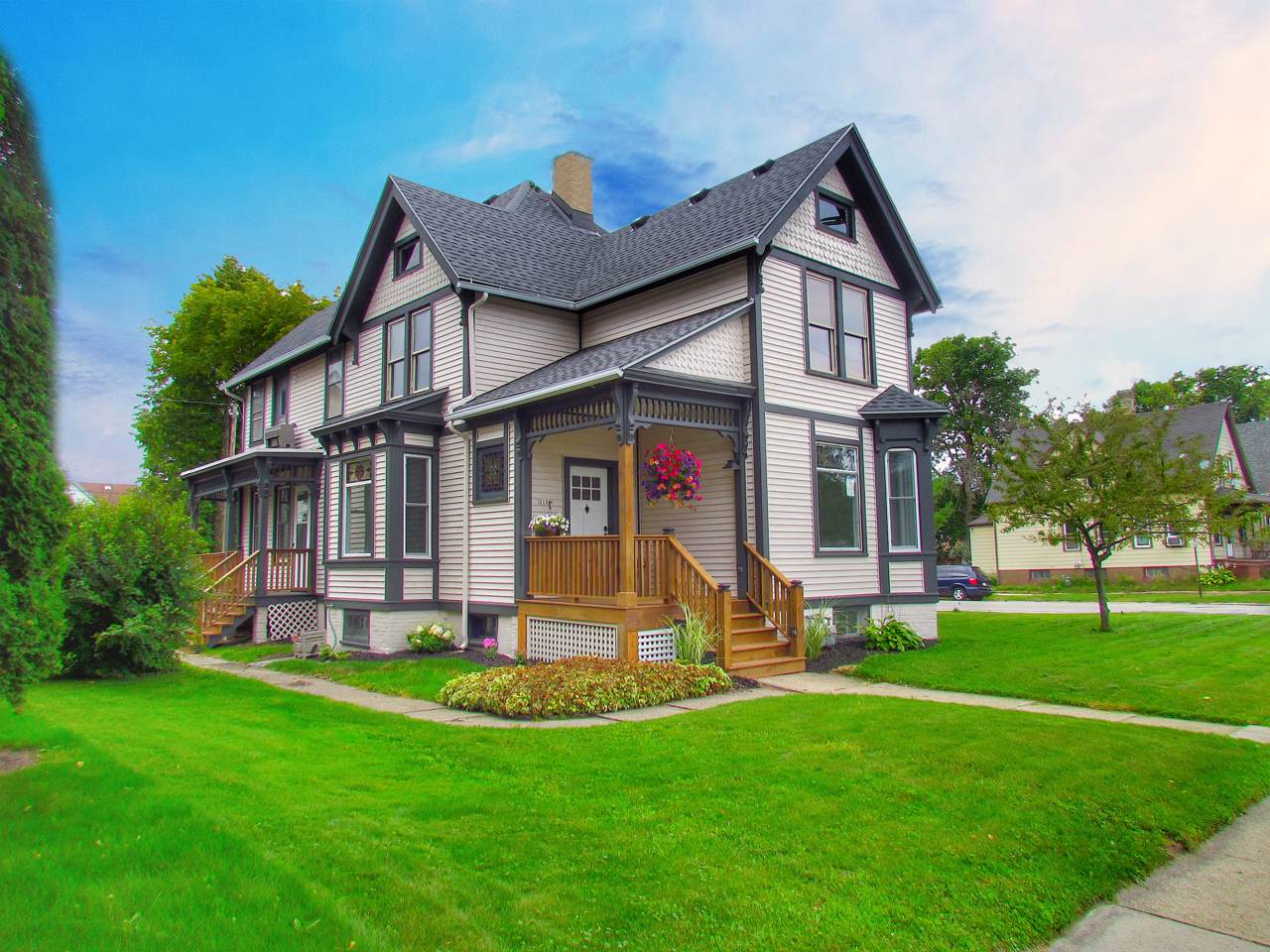 2104 8th St - Photo 1