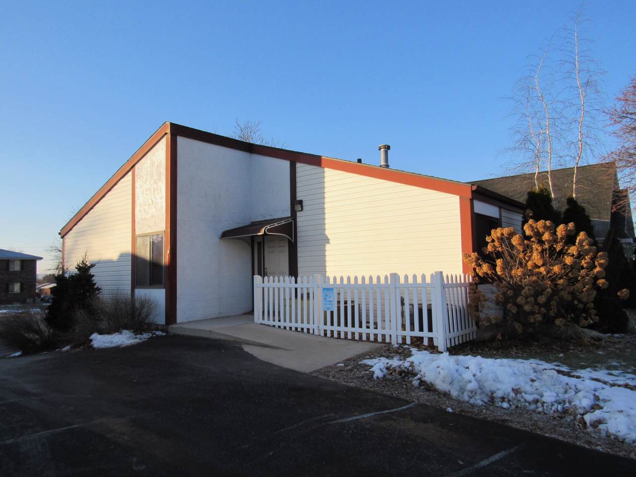 1415 Eastern Ave - Photo 1