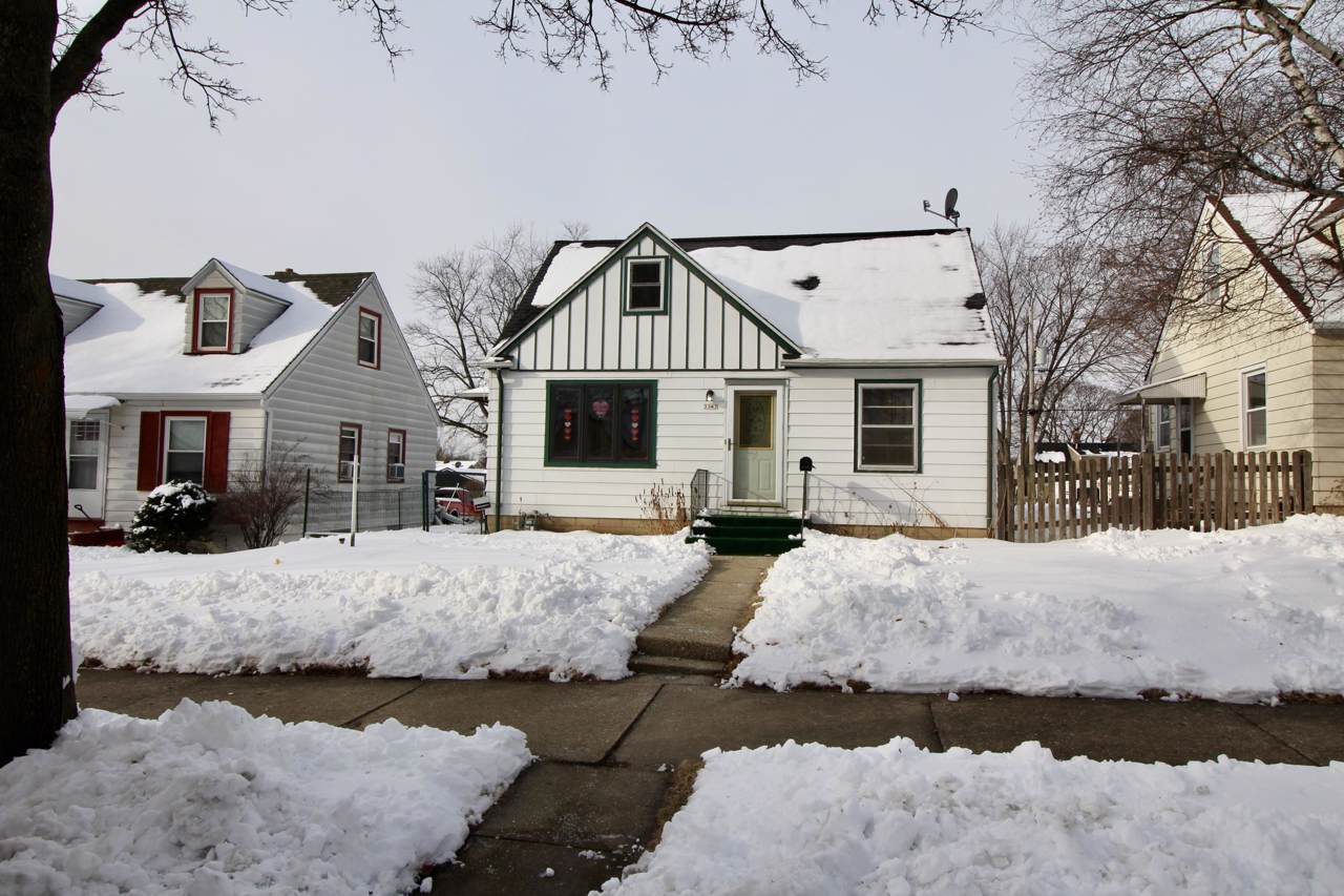 3343 83rd St - Photo 1
