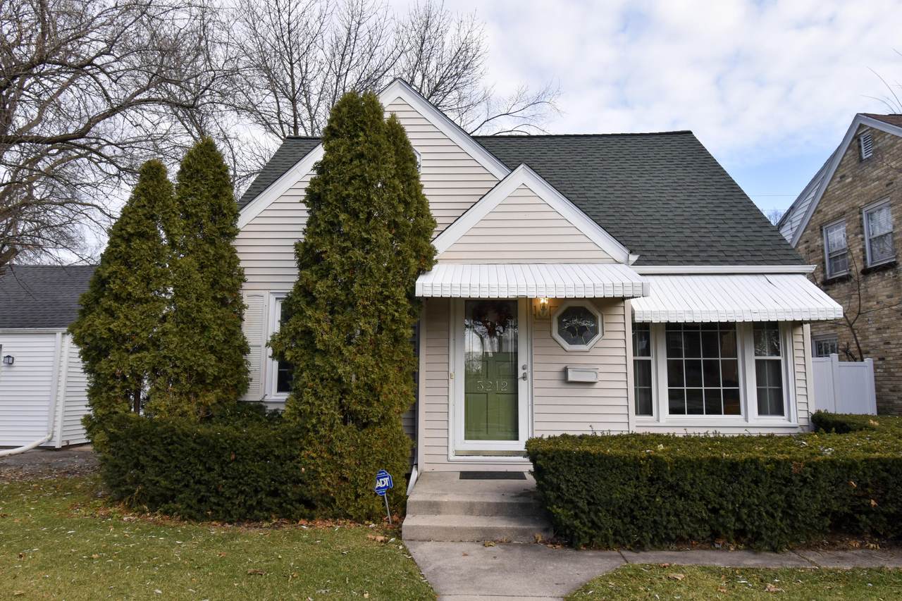 3212 92nd St - Photo 1