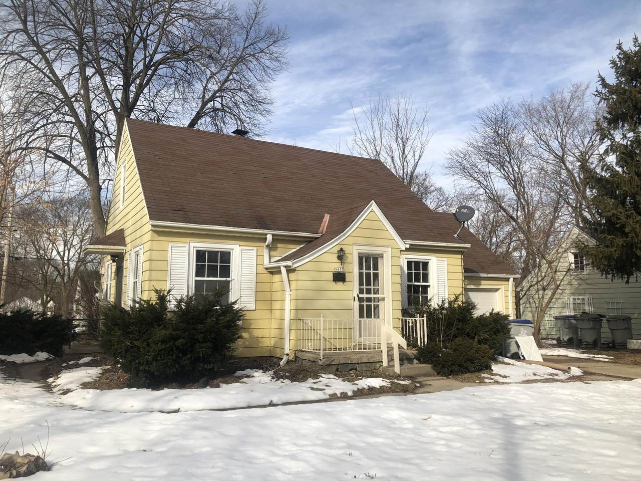 5455 52nd St - Photo 1