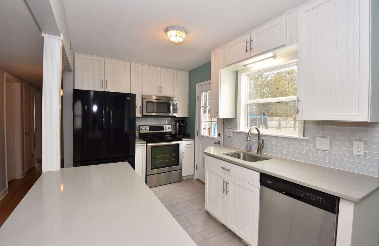 4220 Glenway St - Photo 1
