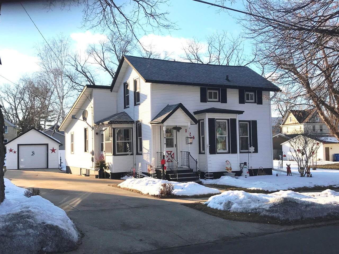 124 Dewey Ave - Photo 1