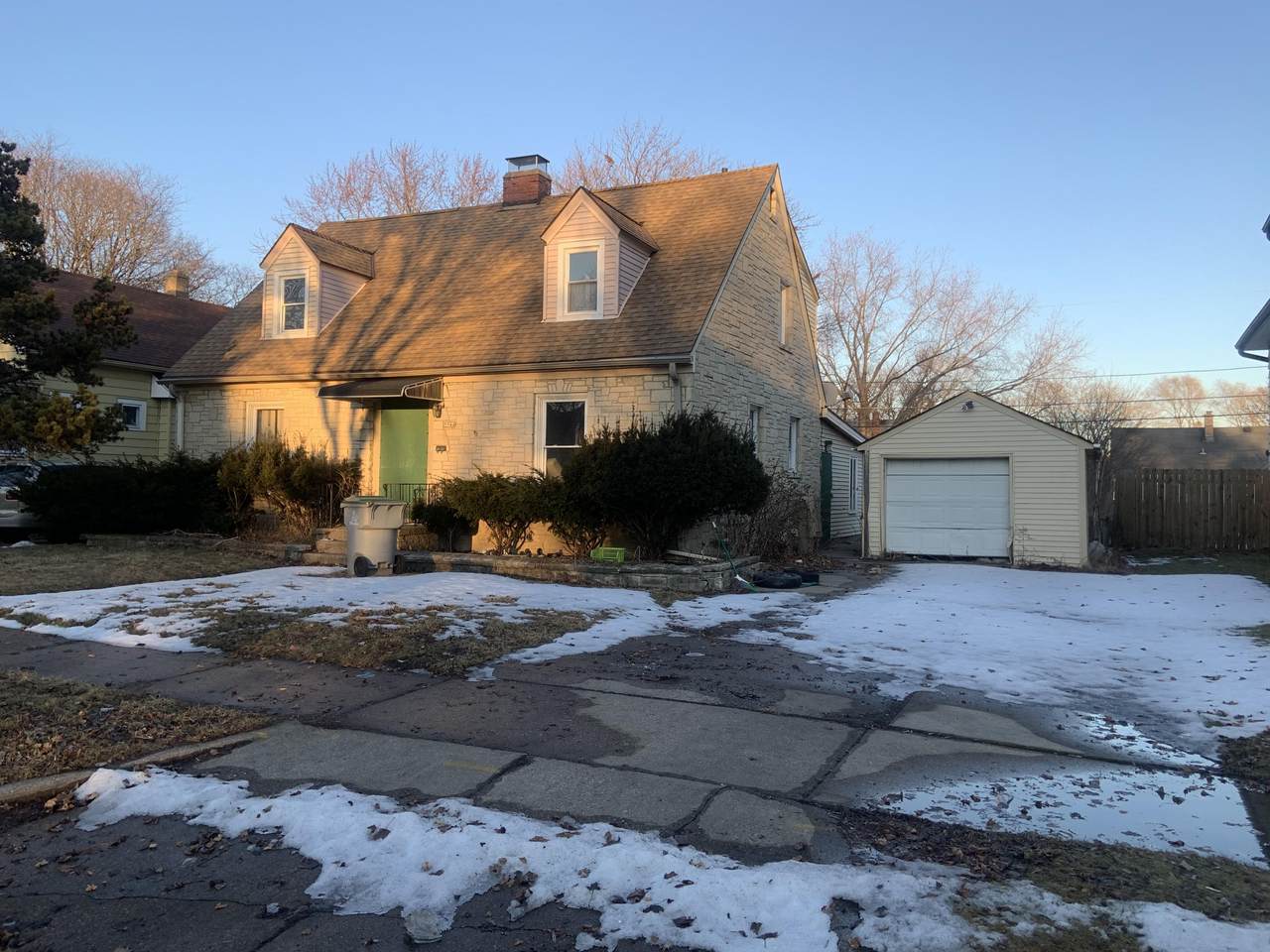 5944 39th St - Photo 1