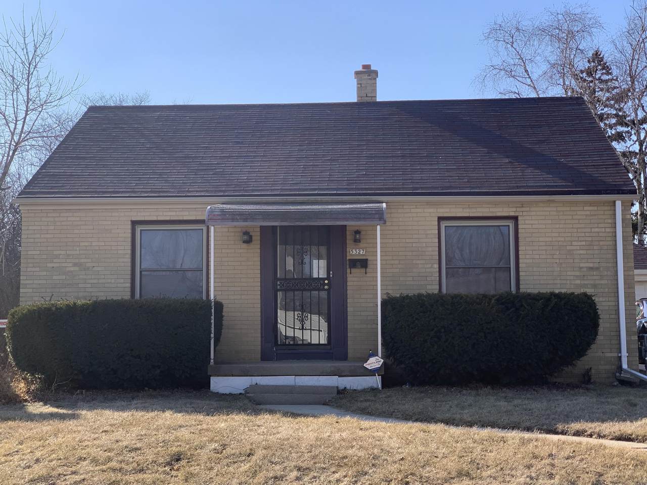 5327 52nd St - Photo 1