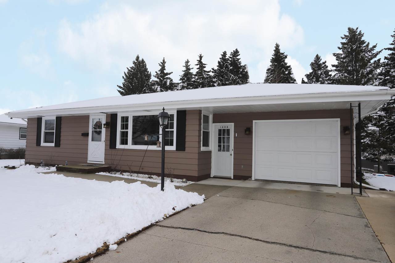 1405 Hilltop Ln - Photo 1