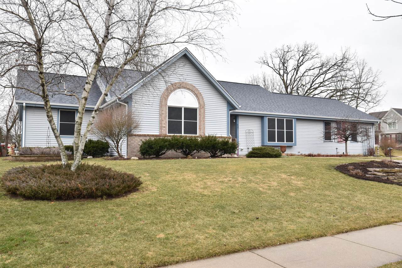 637 Two Rivers Dr - Photo 1