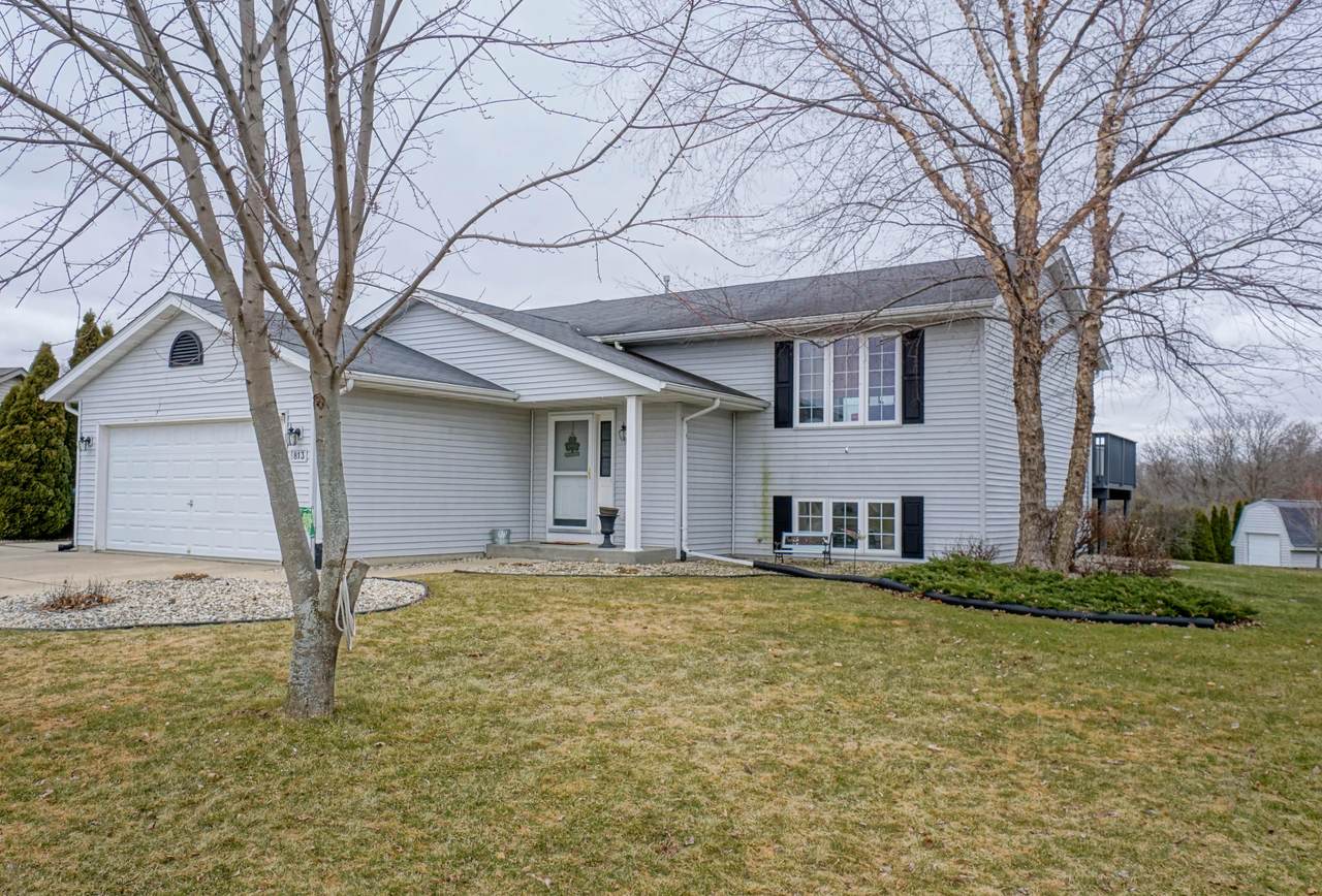 813 Wild Rose Way - Photo 1