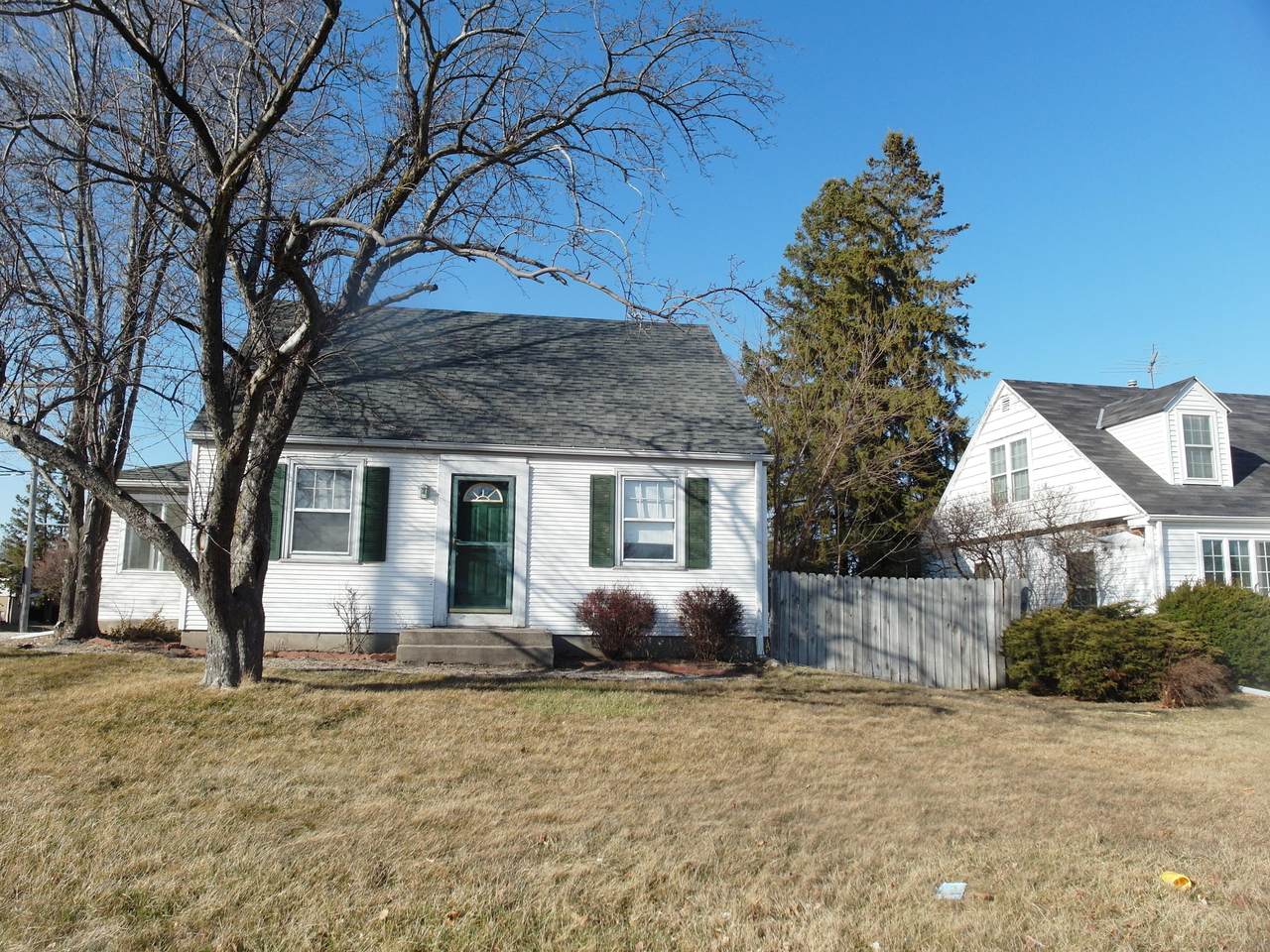 8332 Capitol Dr - Photo 1