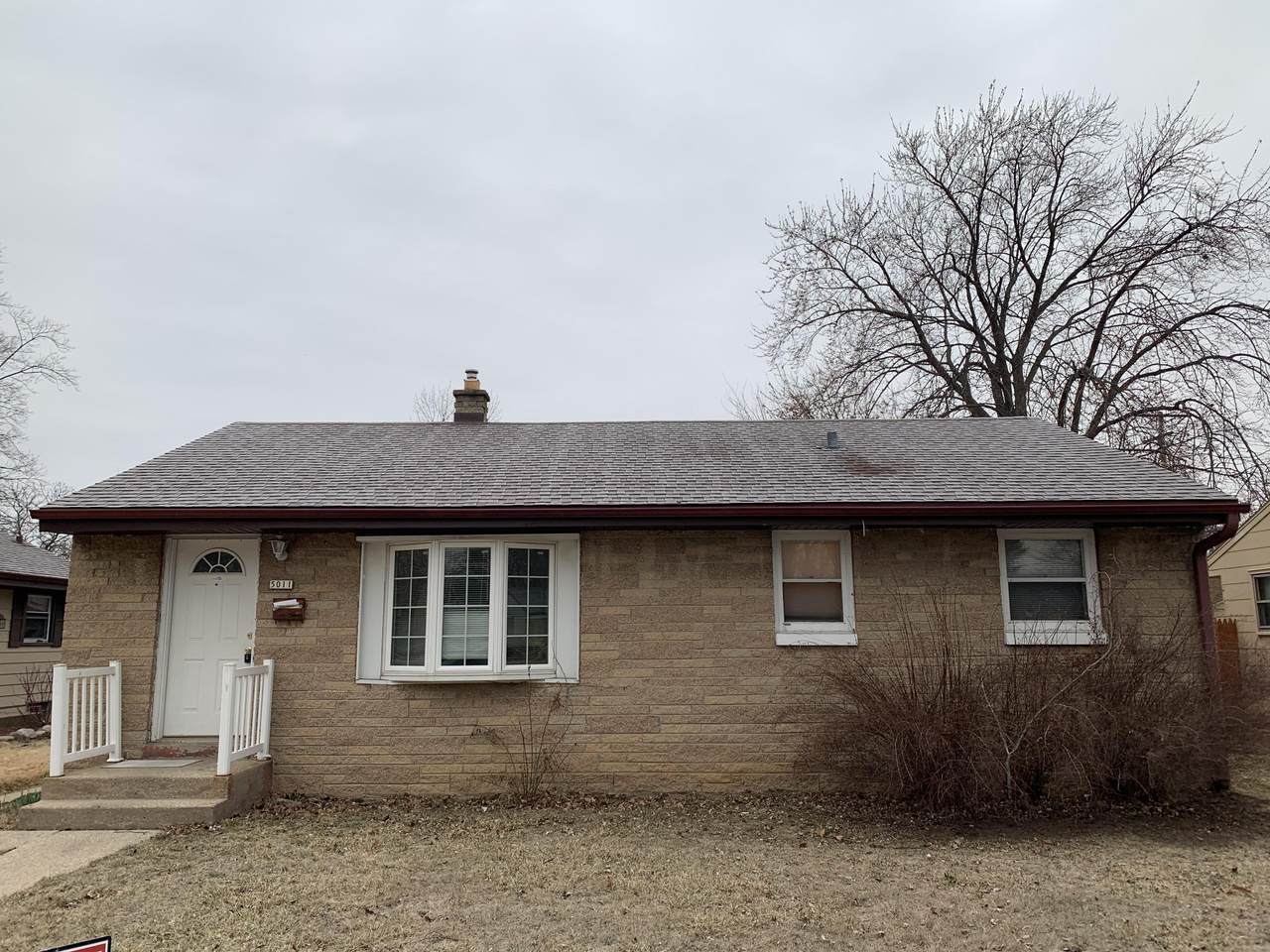 5011 83rd St - Photo 1