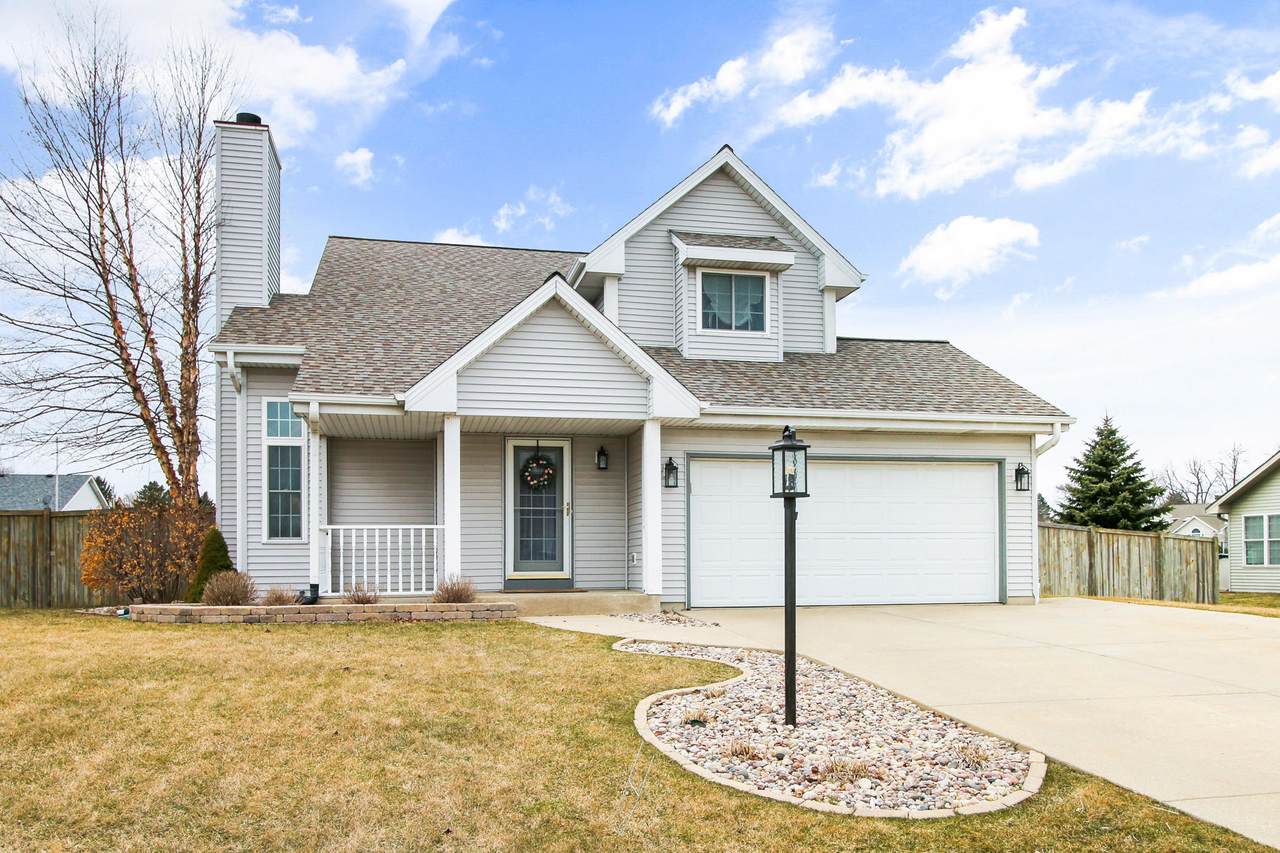 10045 Windsor Dr - Photo 1