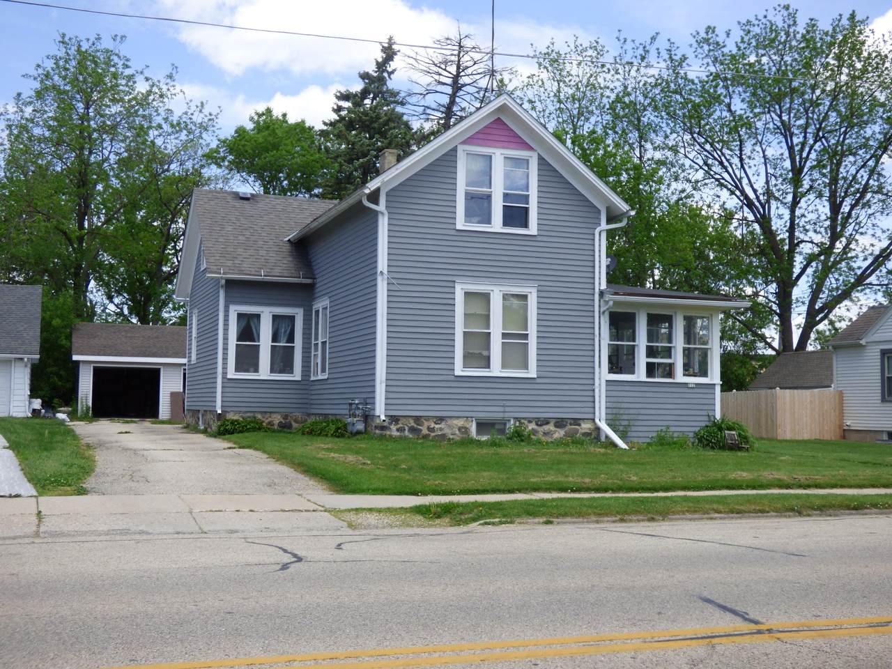 212 2nd St - Photo 1