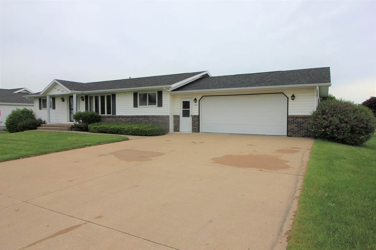 320 Fairview Dr - Photo 1