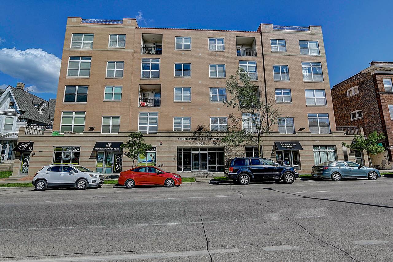 1920 Farwell Ave - Photo 1