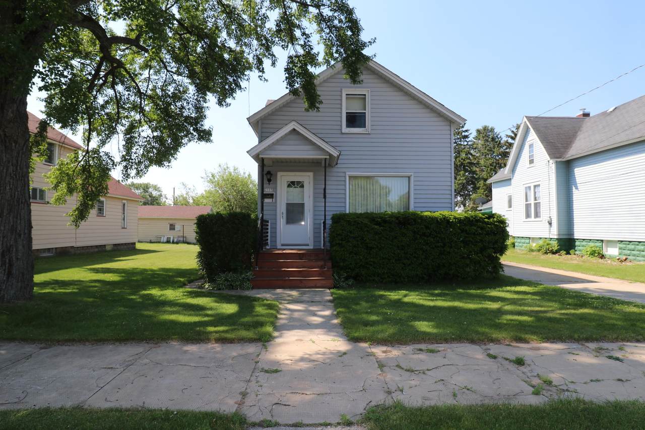 2105 12th Ave - Photo 1