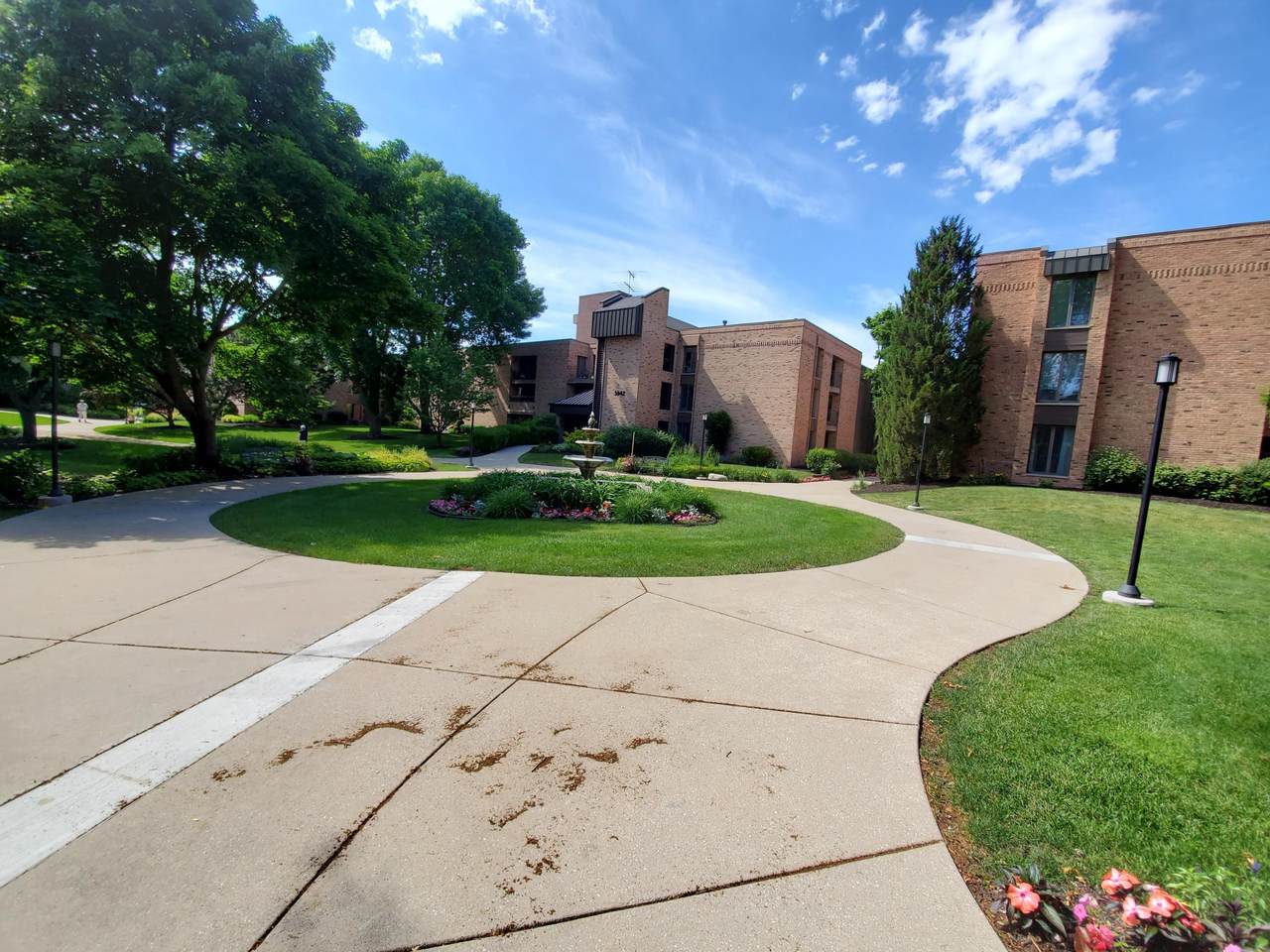 1906 Shorewood Blvd - Photo 1