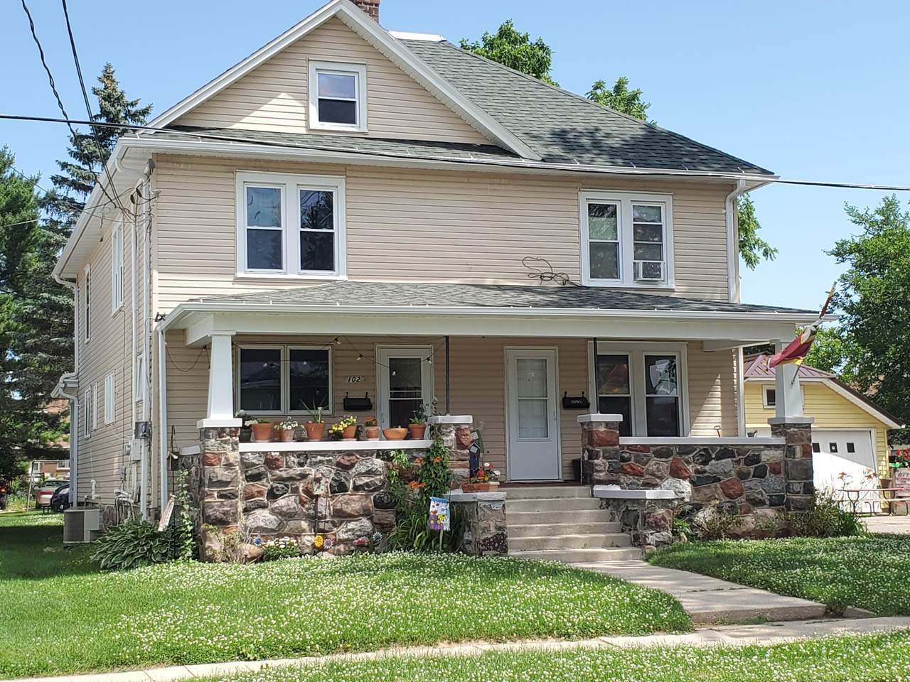 102 Burnett St - Photo 1