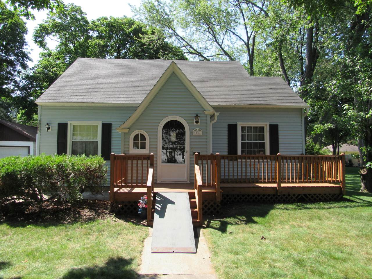 1813 16th Ave - Photo 1