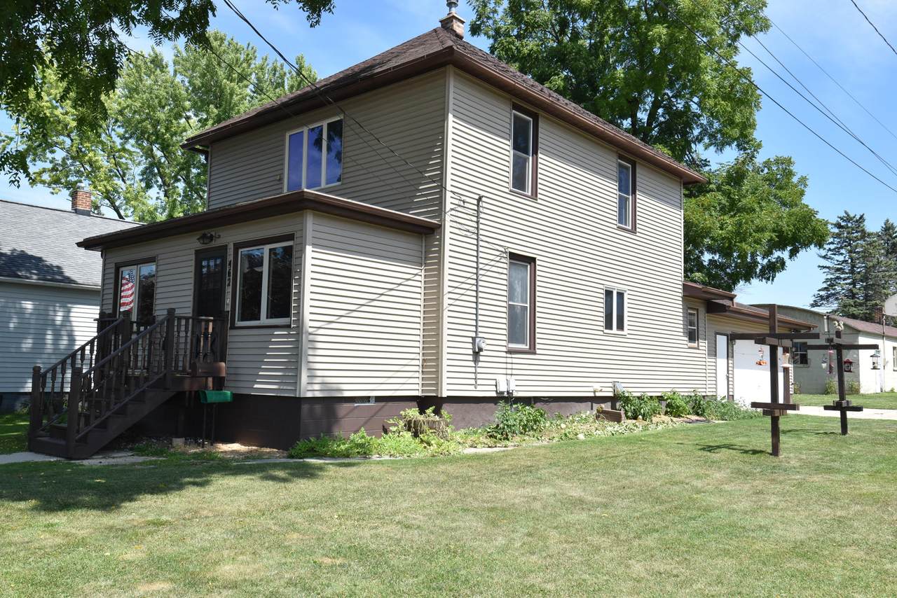 462 Walnut St - Photo 1