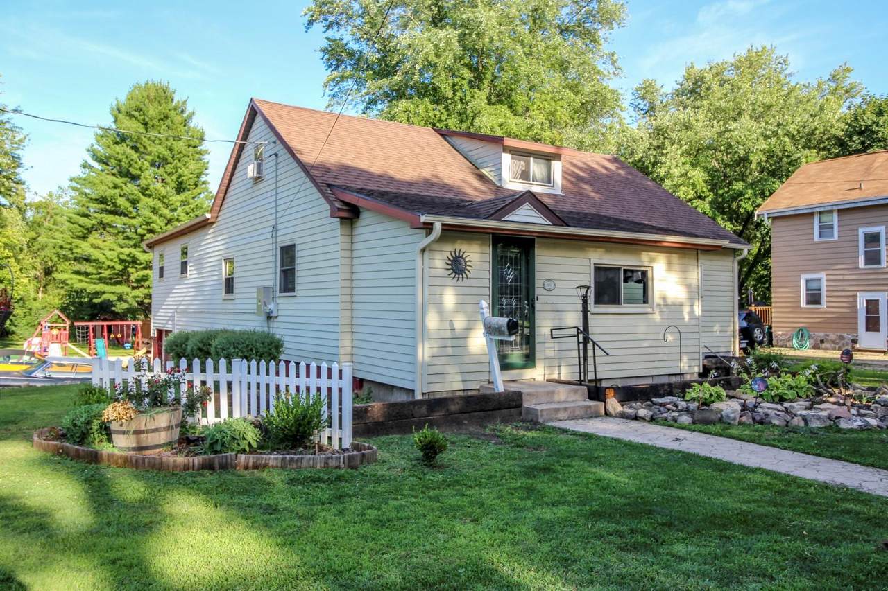 830 Main St - Photo 1