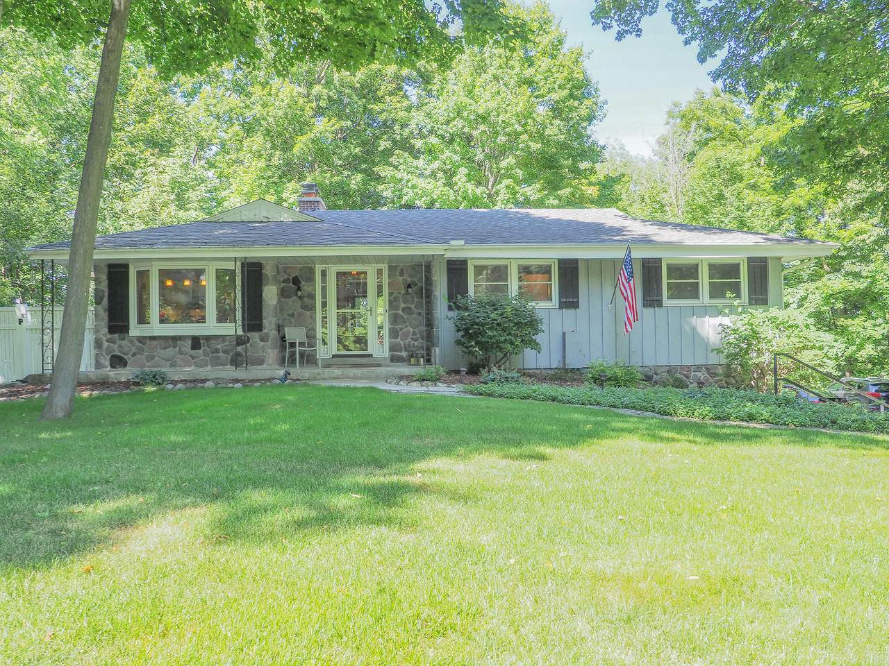 N77W22300 Wooded Hills Dr - Photo 1