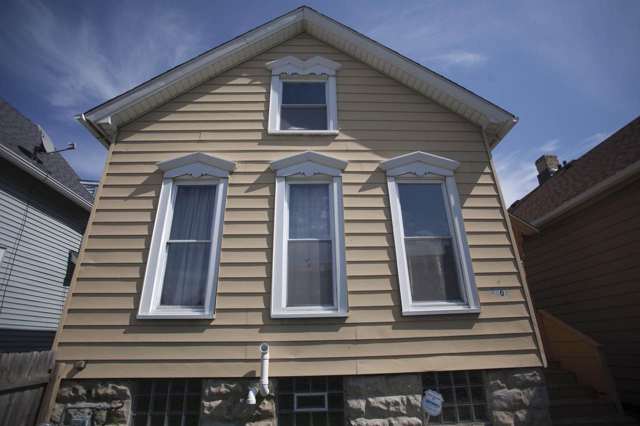 2204 Muskego Ave - Photo 1