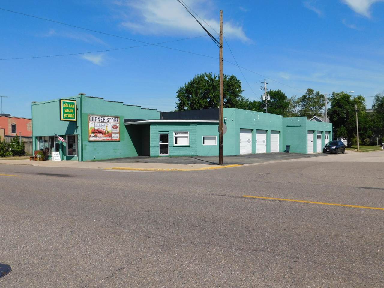 718 Main St - Photo 1