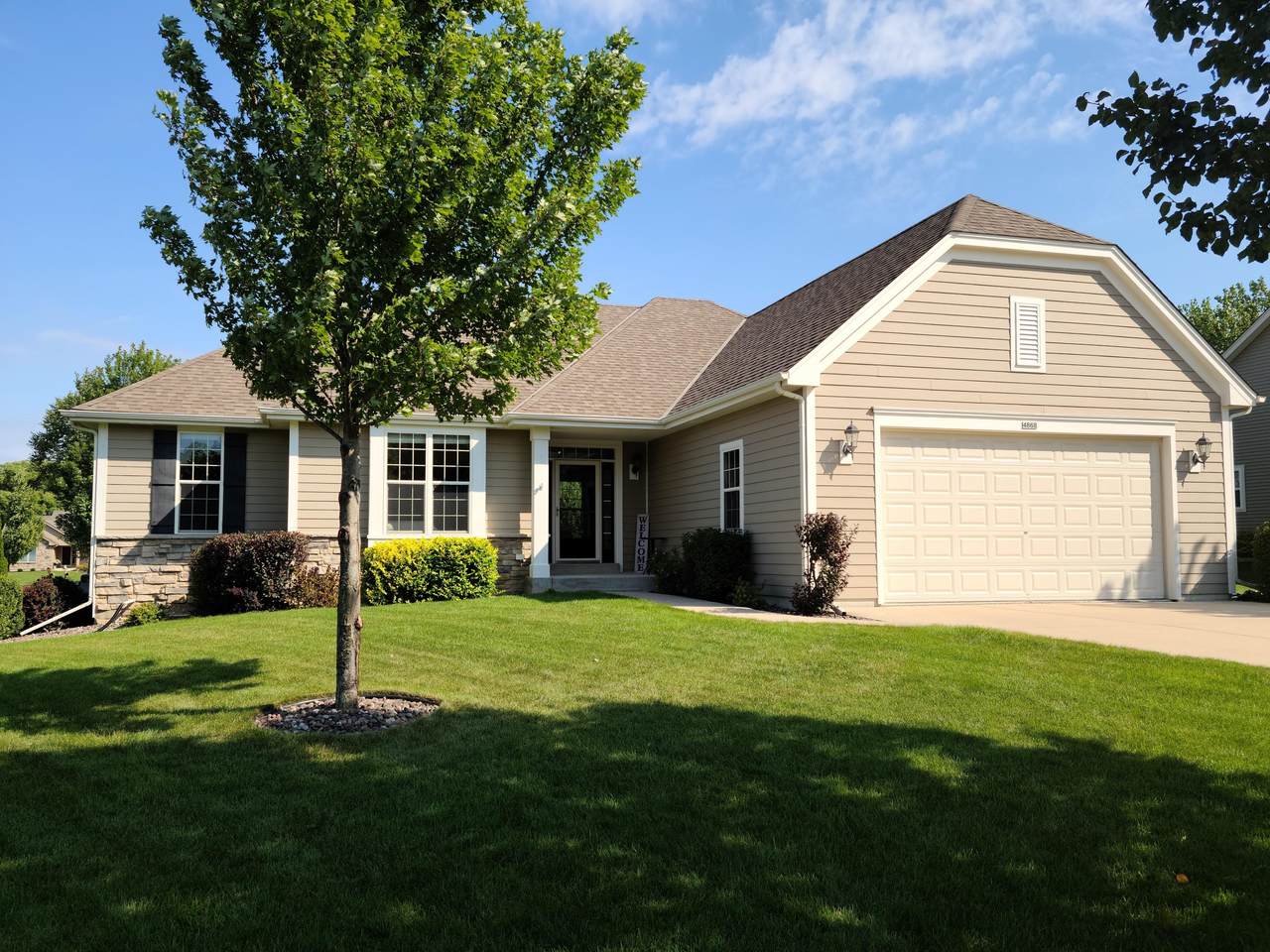 4868 Devinshire Dr - Photo 1