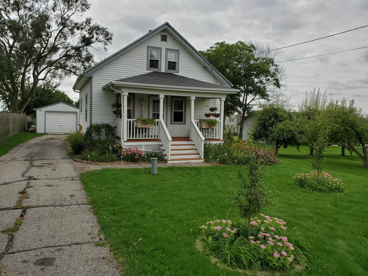 6079 St Anthony Rd - Photo 1