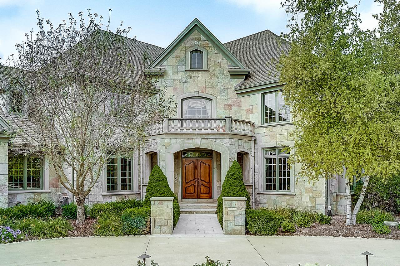 N89W25254 Highland Preserve Ct - Photo 1