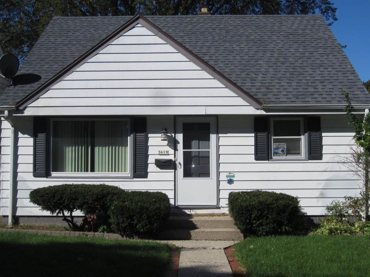 3619 77th St - Photo 1
