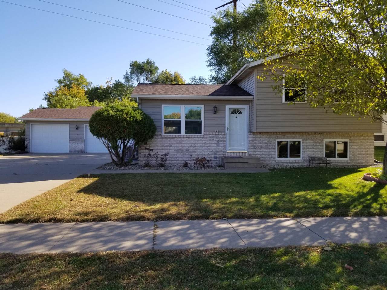 1328 Oak Ave N - Photo 1