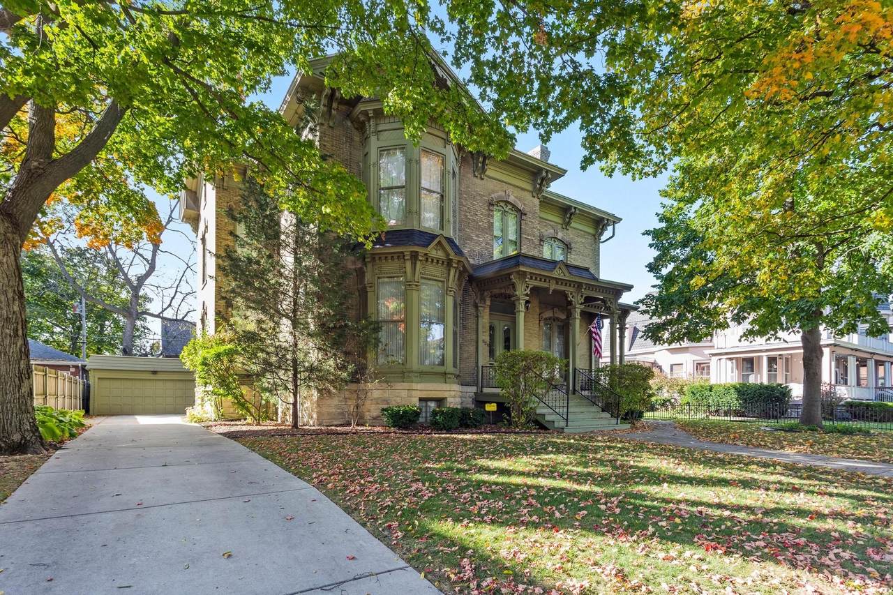 1526 College Ave - Photo 1