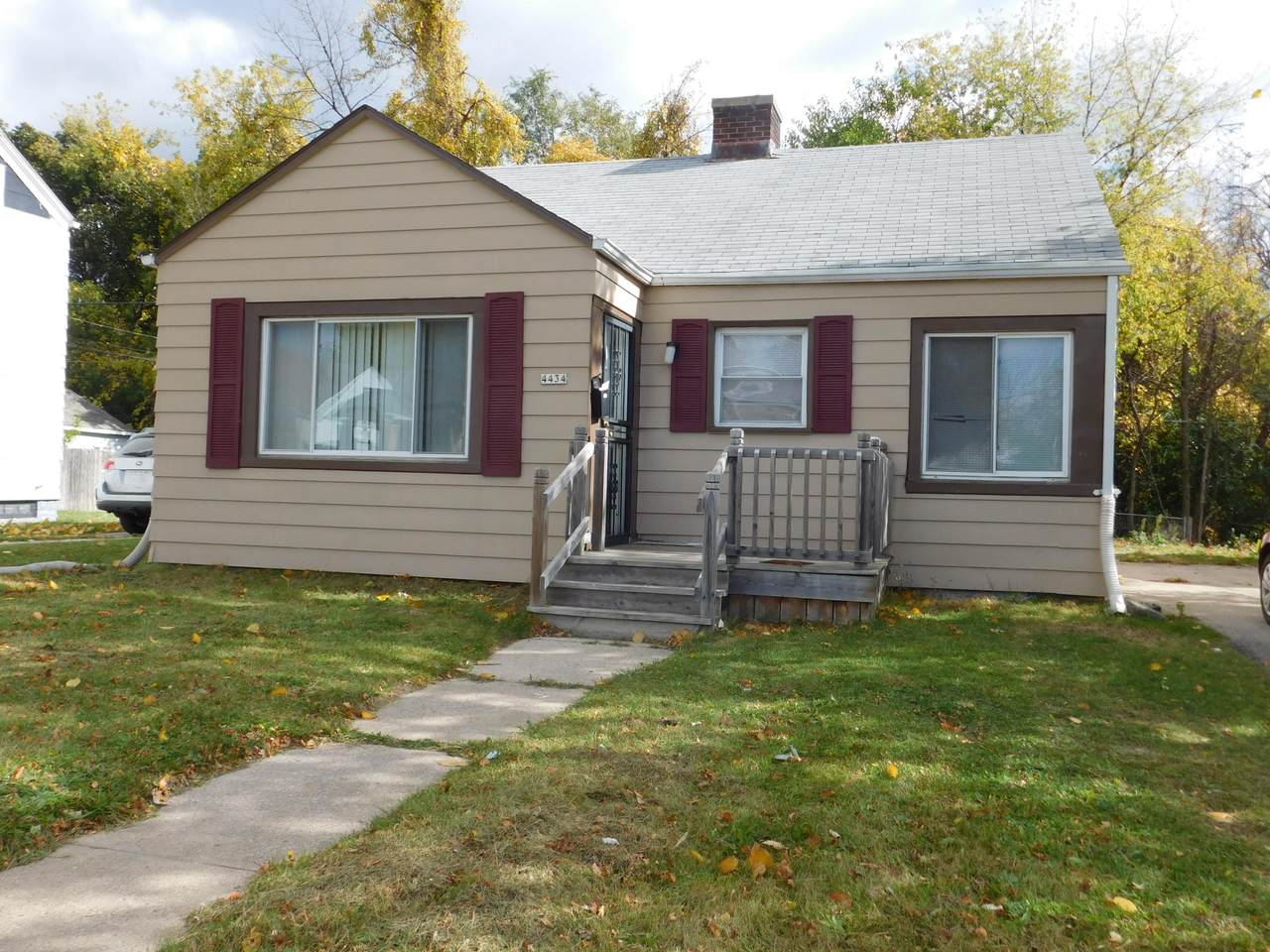 4434 Hopkins St - Photo 1