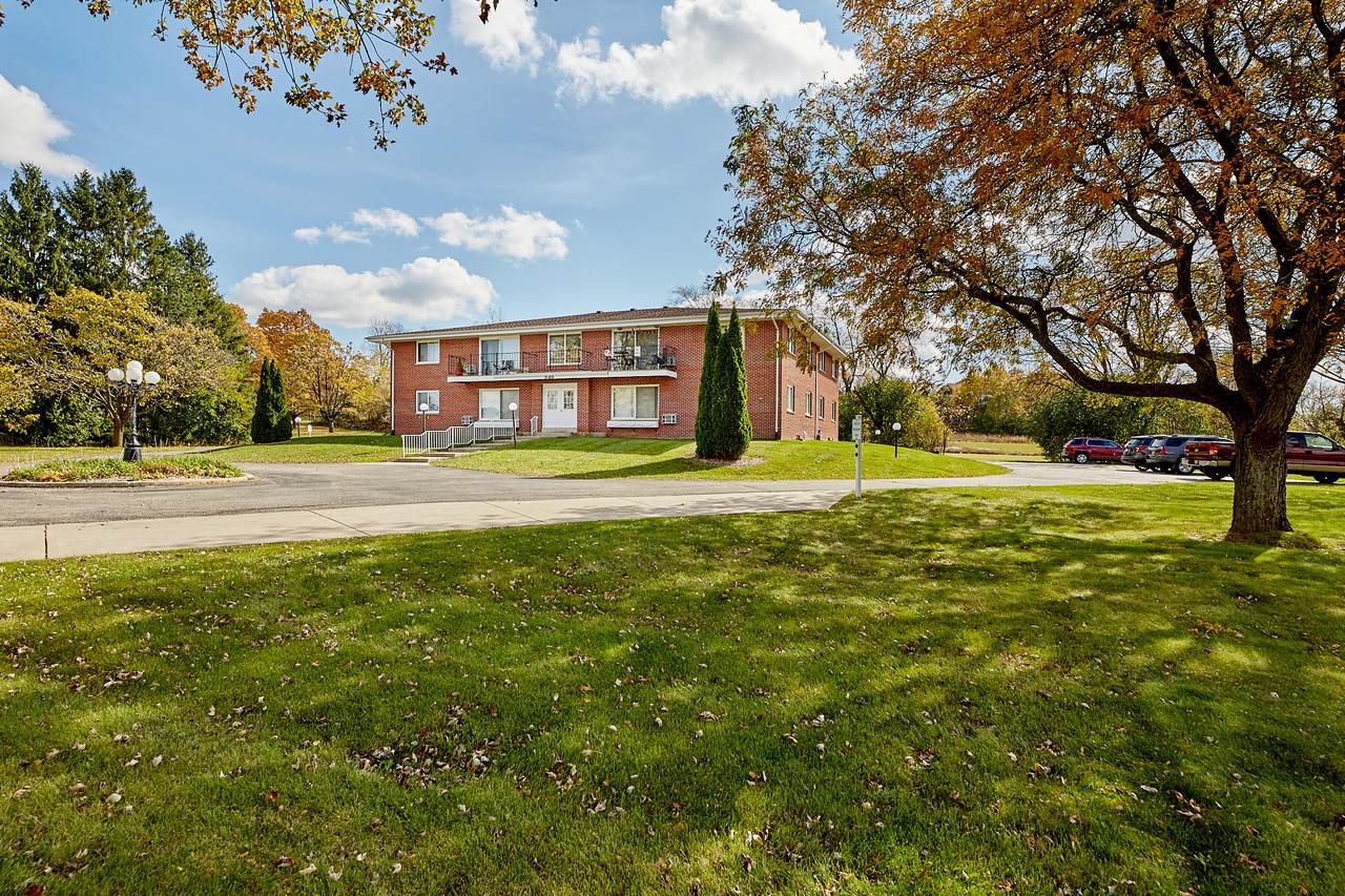 245 Summit Ave - Photo 1