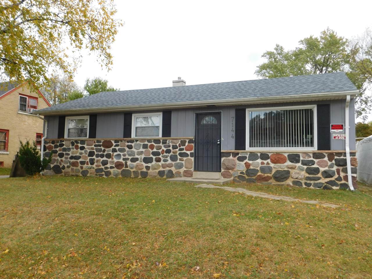 7144 43rd St - Photo 1