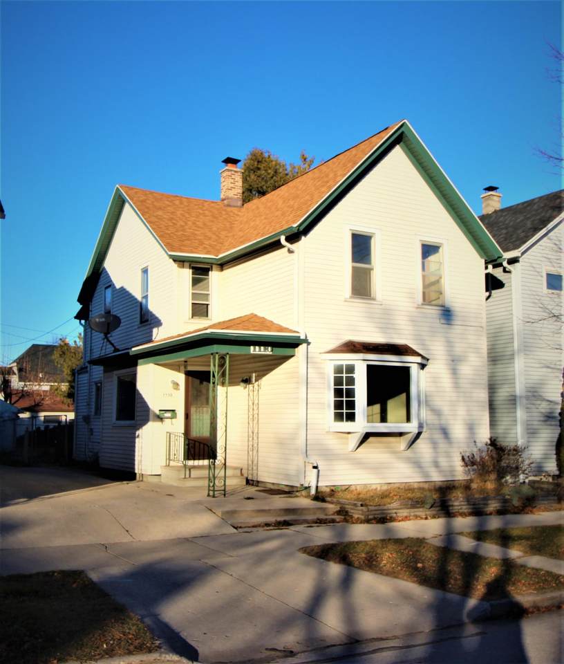 1110 Superior Ave - Photo 1